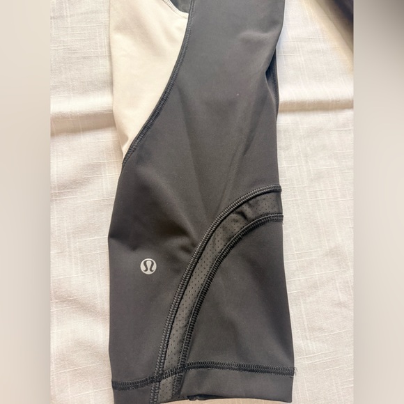 LULULEMON SZ 10 Black White Colorblock 22" Inseam Nylon Spandex Cropped Leggings - Picture 11 of 11